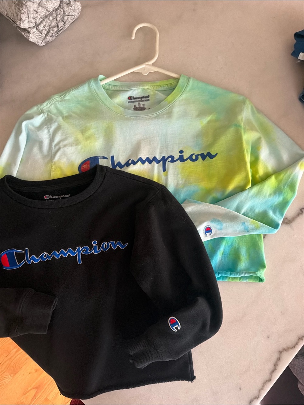 Champion women's cropped Tie-Dye Long Sleeve Shirt - and sweatshirt small